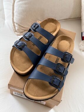 BRAND NEW Cushionaire Lela Navy leather Cork Sandals - 7M